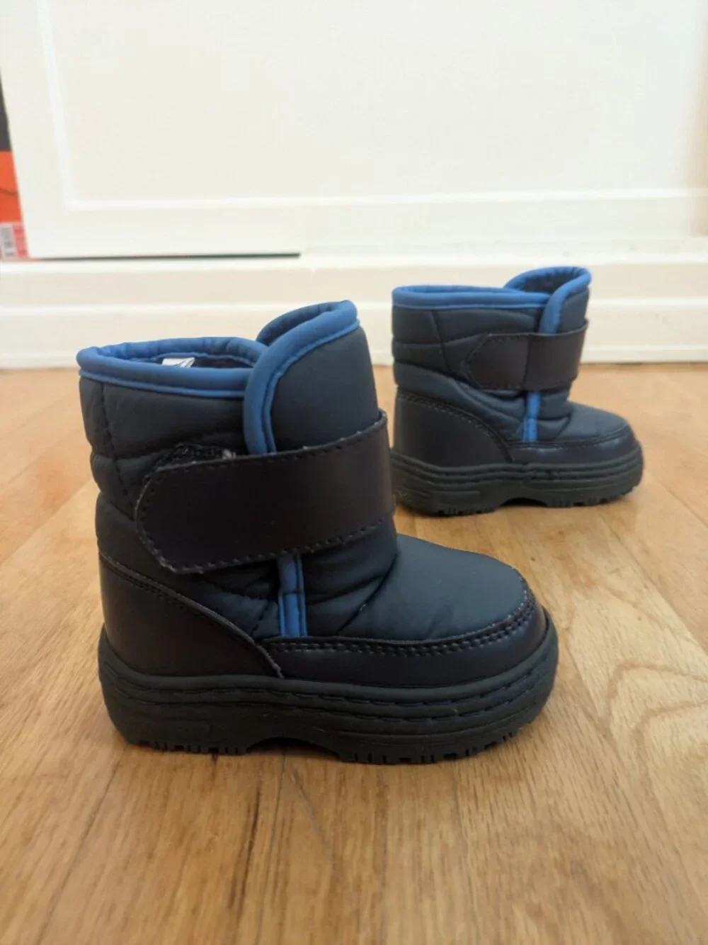 Circo Thermal Unisex Toddler Size 5 Snow Boots Winter Boot Navy Blue